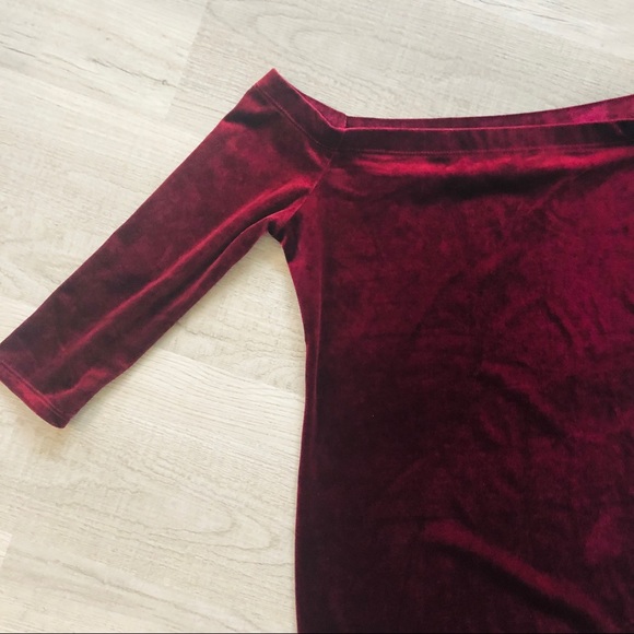 Forever 21 Off-Shoulder Velvet Bodycon Dress - Picture 3 of 6